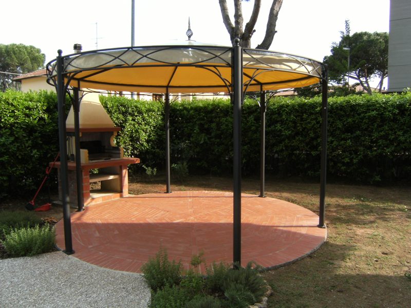 GAZEBO A PIANTA CIRCOLARE 